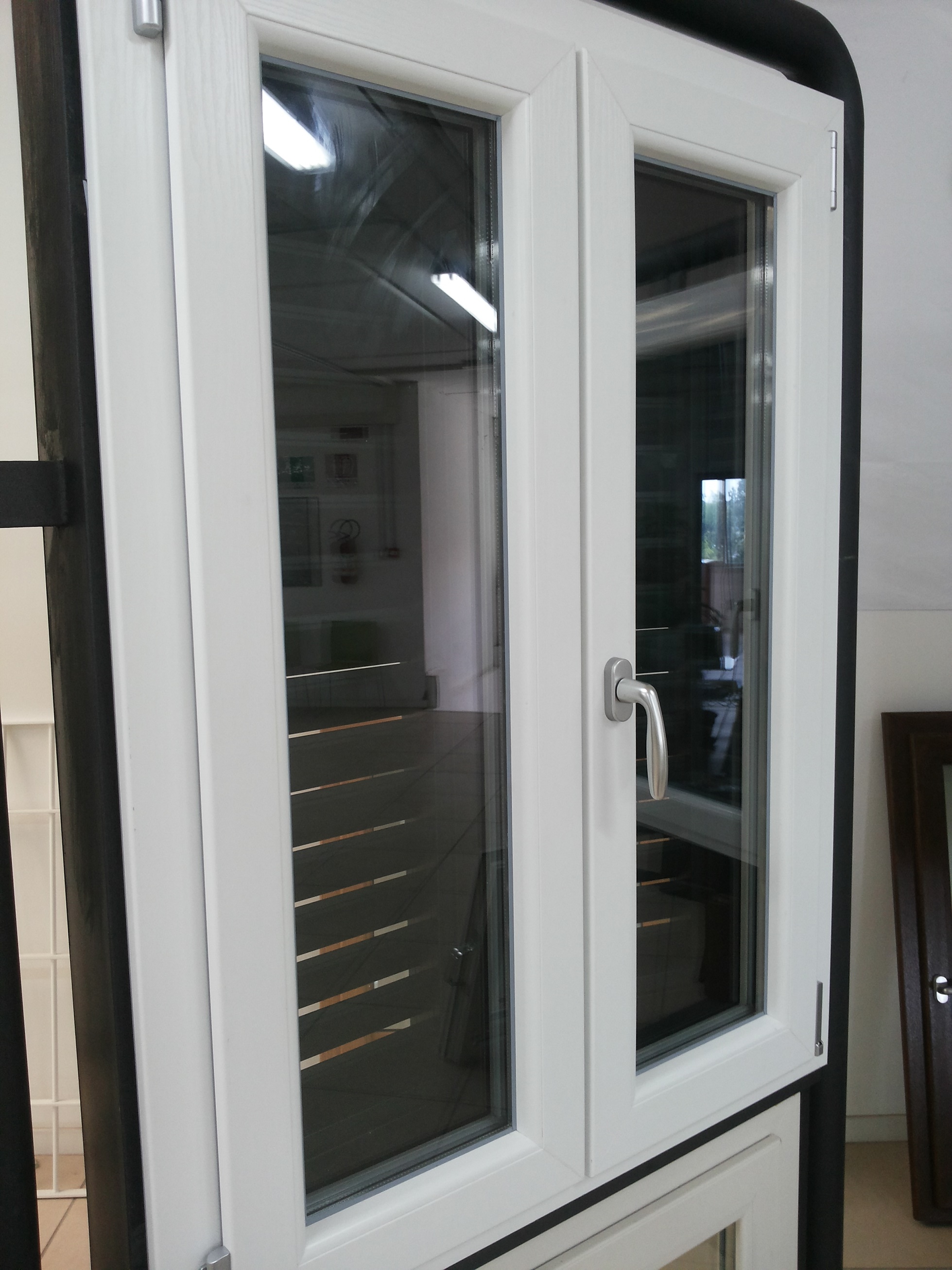 Infissi in alluminio e pvc by lineal due viareggio Persiane in alluminio effetto legno